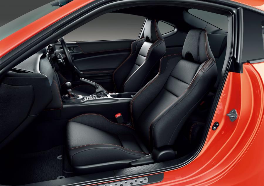 Интерьер Toyota GT 86 Solar Orange Limited 2017 года  (JP) (фото 4 из 4)